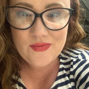 Meet your Posher, Hilary